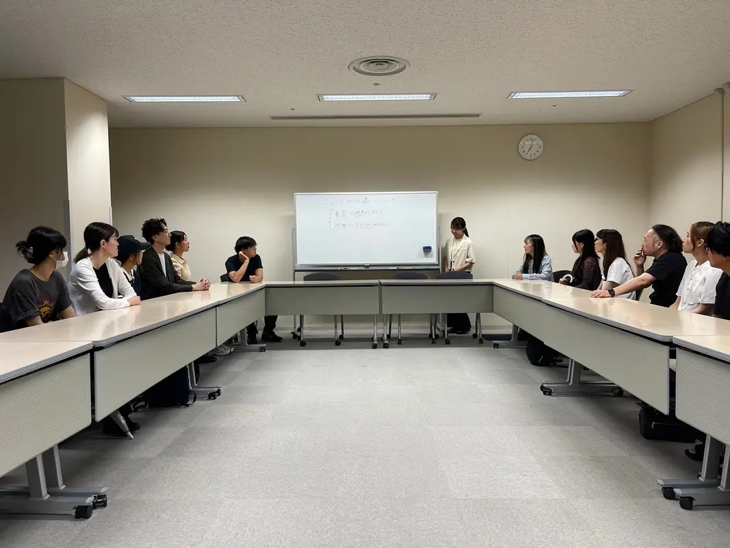 講師間での勉強会の様子