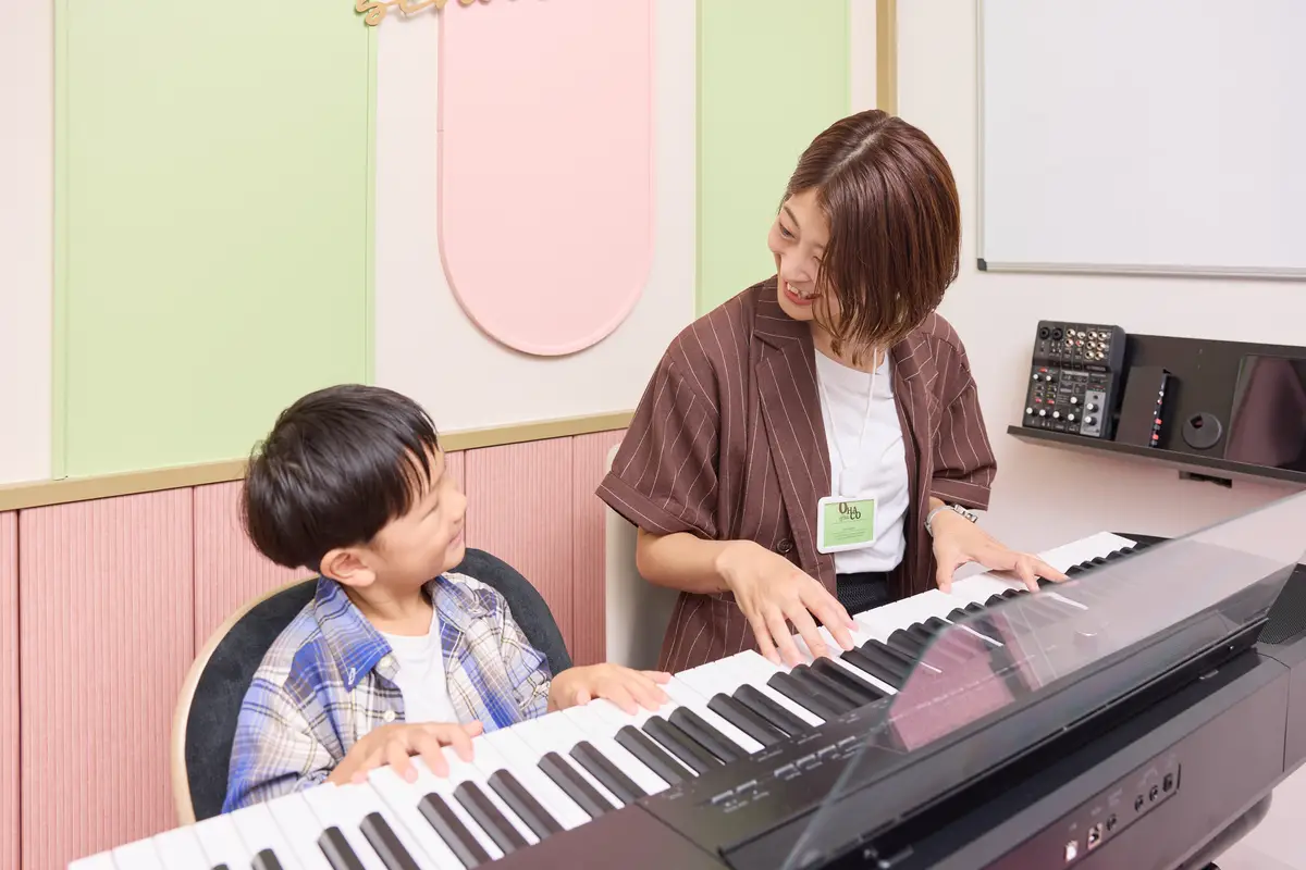 楽しく楽器に触れるキッズレッスン