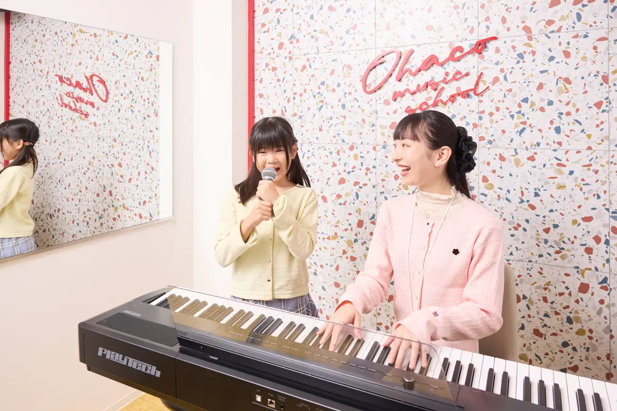 のびのびと楽器を演奏するお子様